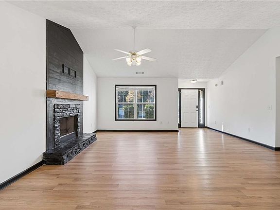 5th image of 298 Winslow Way