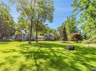 176 Forest Rd, Allendale, NJ 07401