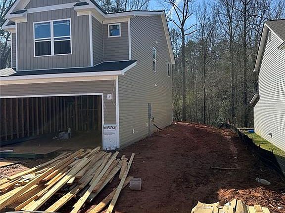 5th image of 769 Dawn Pl