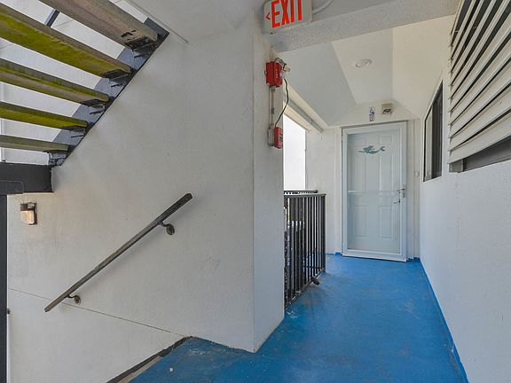3rd image of 7310 Seawall Blvd APT 1001