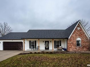 3021 Willow Branch Ln, Herrin, IL 62948