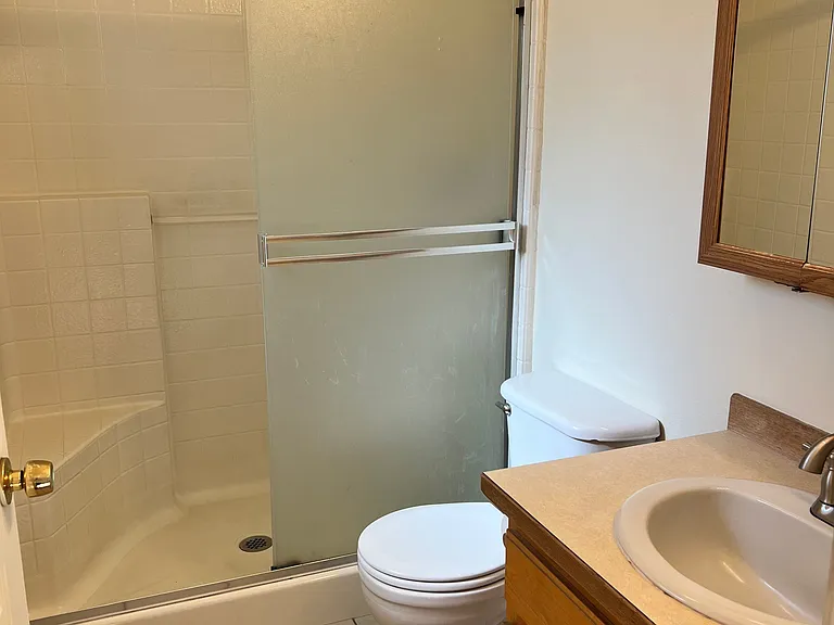 435 NE Clay Ave — Photo 9