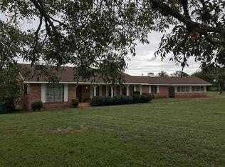 115 Oak Ridge Dr, Yoakum, TX 77995