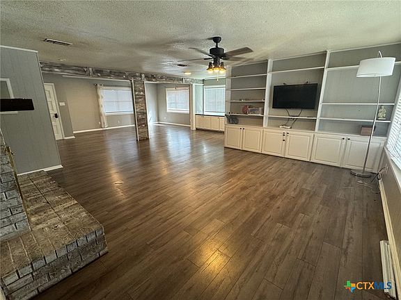 5th image of 1409 Country Club Dr