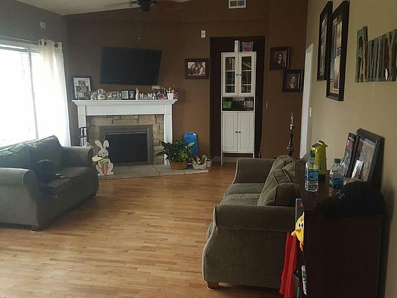 2nd image of 3093 Oakwood St