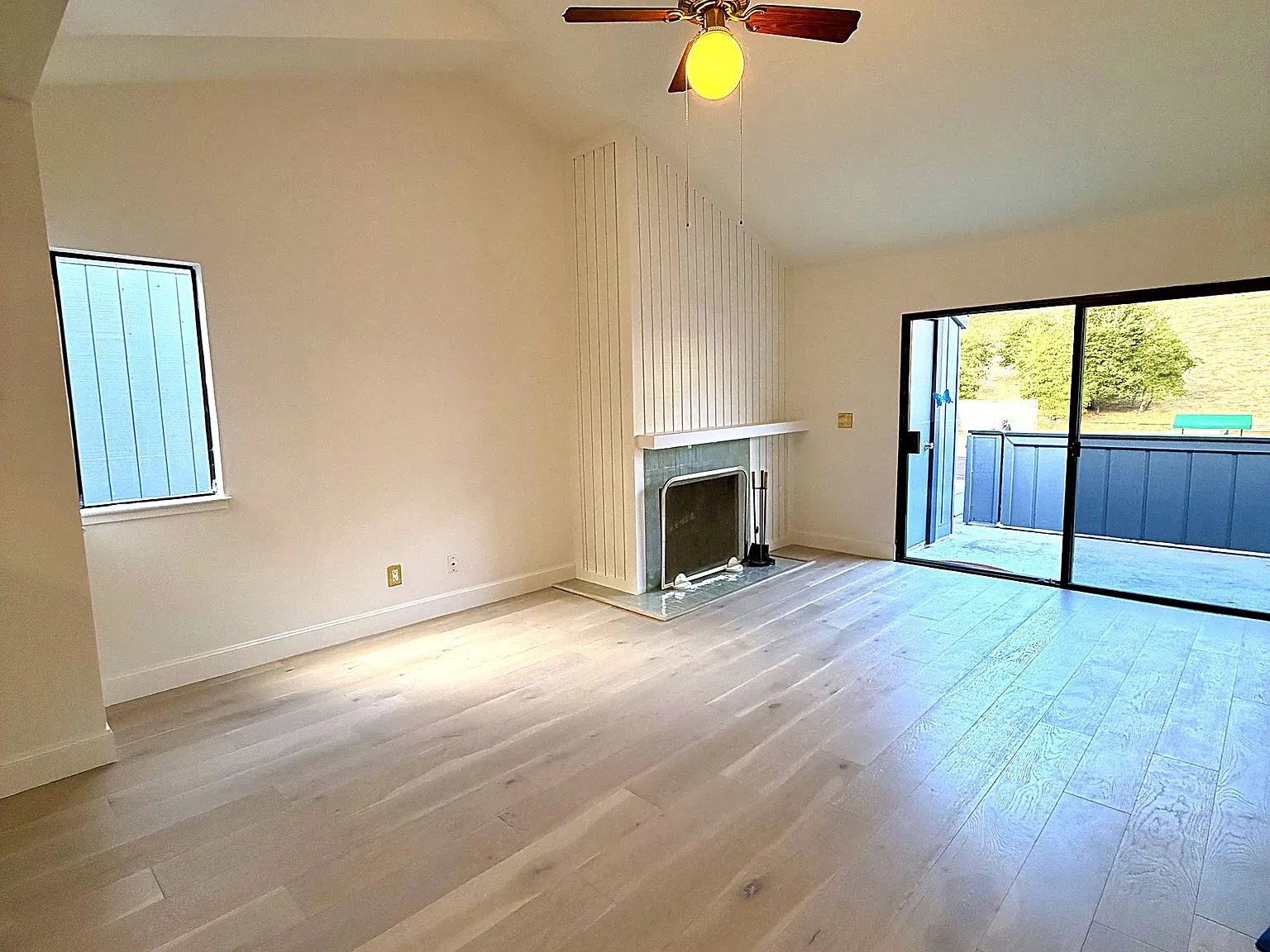 2 bed, 956 sqft, $4,200 — Photo 2