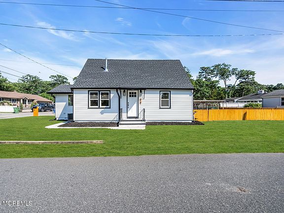 4th image of 16 Larboard Street