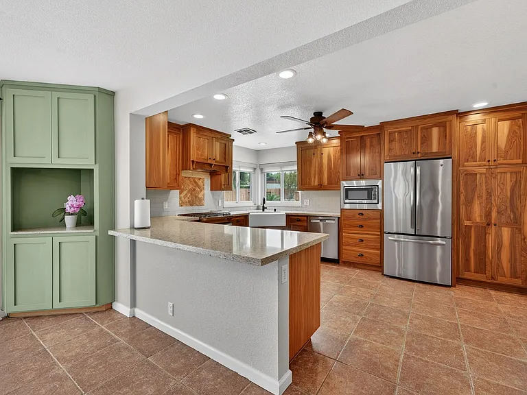 420 Colusa Pl — Photo 12