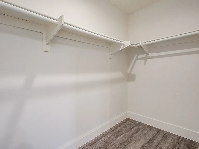 Kingsley Tower Apartments — Photo 10