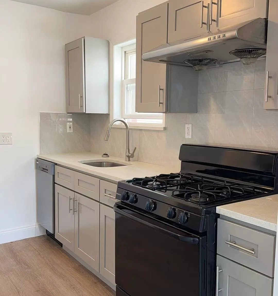 3 bed, 1100 sqft, $2,950 — Photo 4