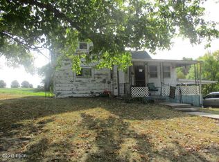 744 Doe Rd, Flora, IL 62858