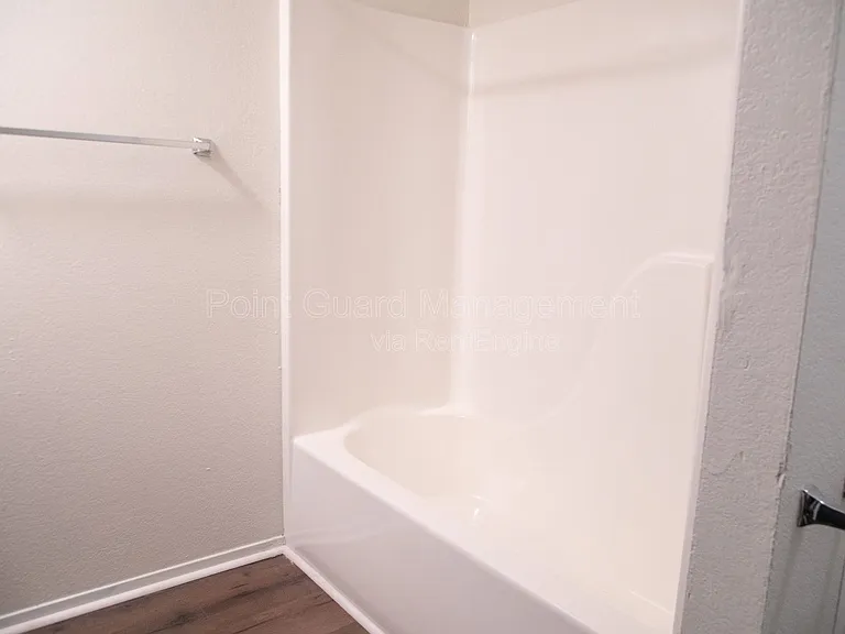 The Vincent Apartments — Photo 32