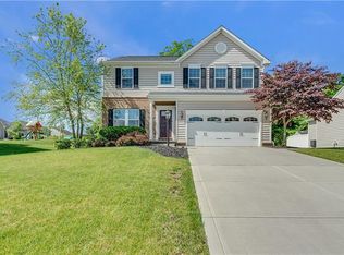 102 Cimarron Dr, Coraopolis, PA 15108