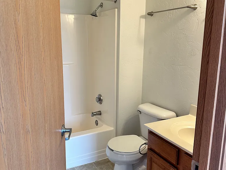 276 Kelly Blvd — Photo 18