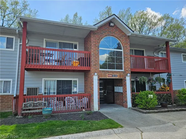 27083 Oakwood Cir APT 115, Olmsted Falls, OH 44138