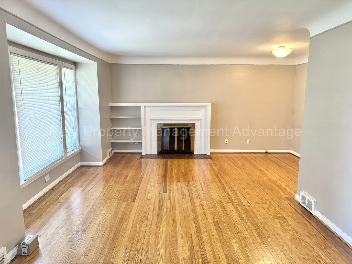 Charming Royal Oak Living in a Prime Neighborhood! — Photo 3