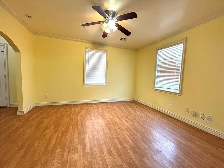 2937 Pioneer Ave — Photo 4