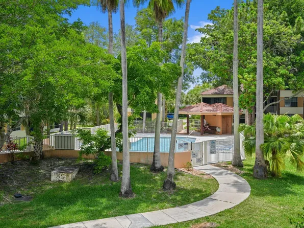 8296 NW 24th St, Pompano Beach, FL 33065