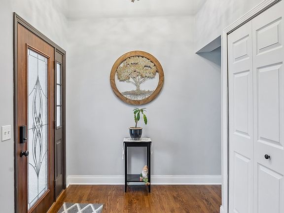 3rd image of 425 N Banbury Ave