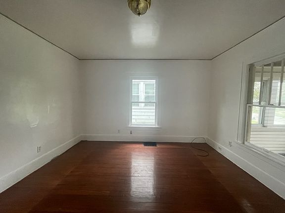 4th image of 1141 N College St