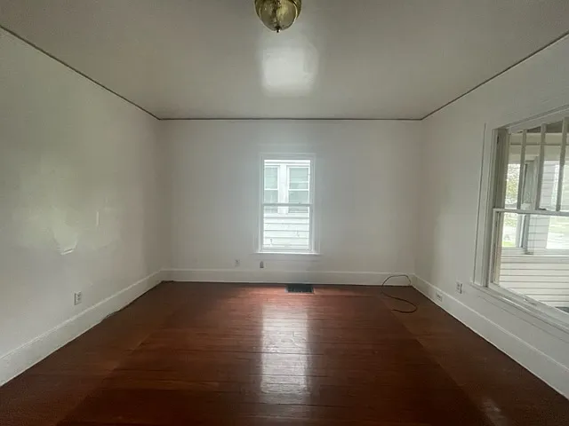 1141 N College St — Photo 4