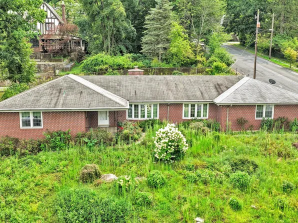 1323 Mahantongo St, Pottsville, PA 17901