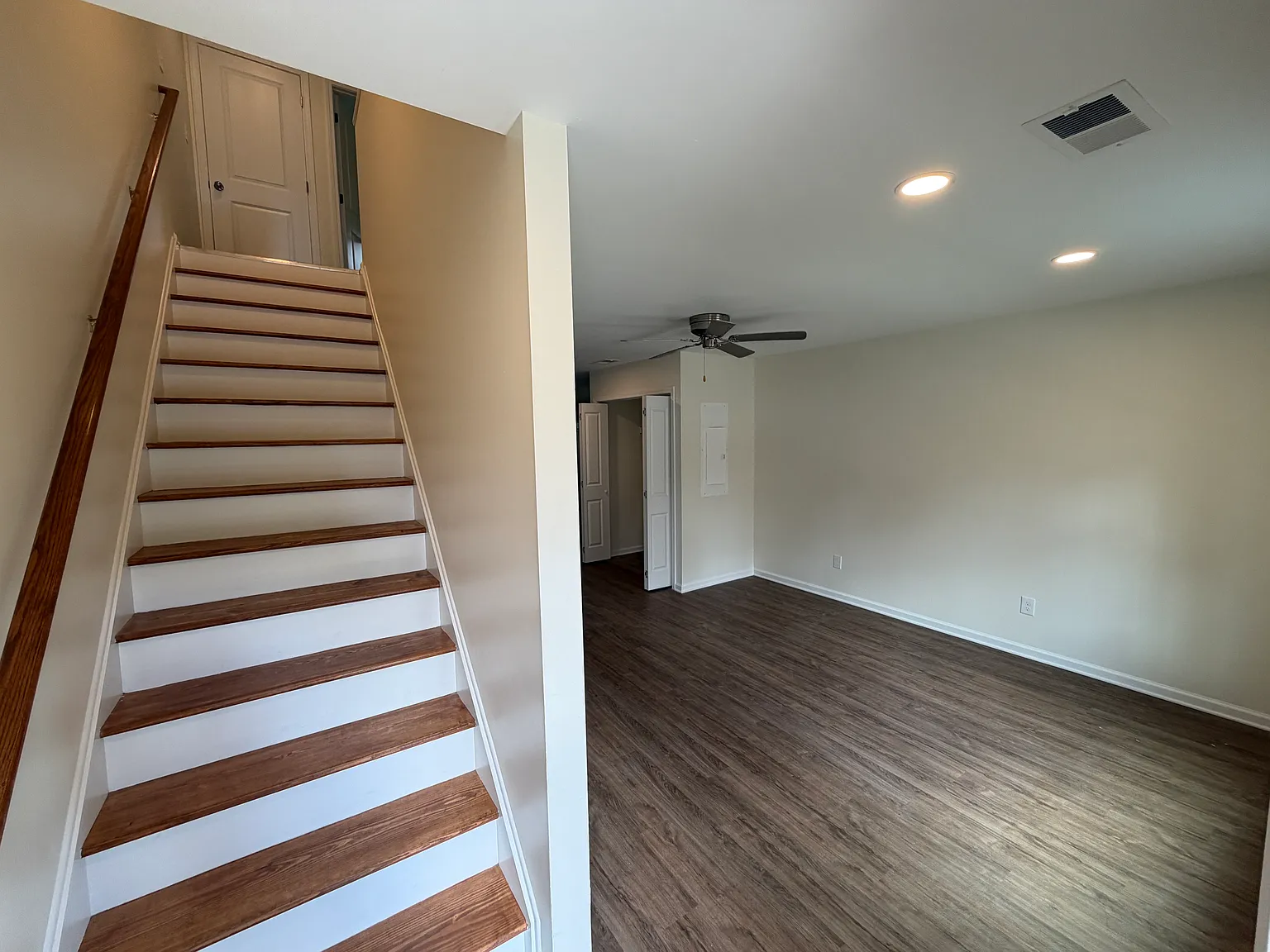 2 bed, 1.5 bath, 1000 sqft, $1,150 — Photo 2