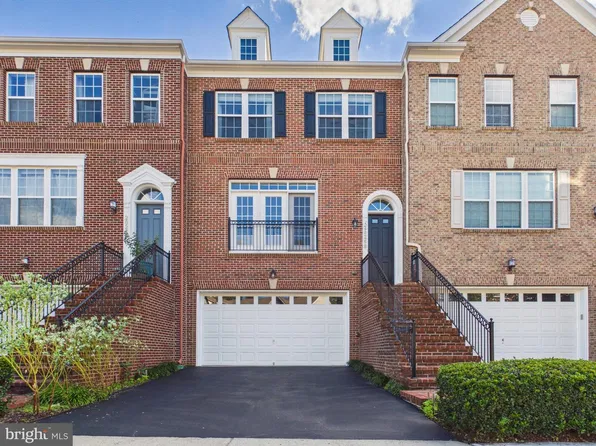 20268 Center Brook Sq, Sterling, VA 20165