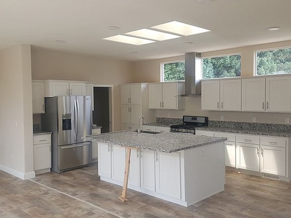 5th image of 25 Essex Dr