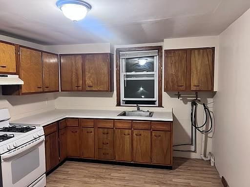4th image of 2415 Northwood Ave APT B