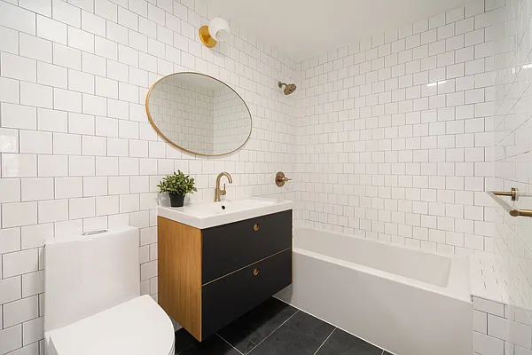 Sold by Park Property Advisors | media 25