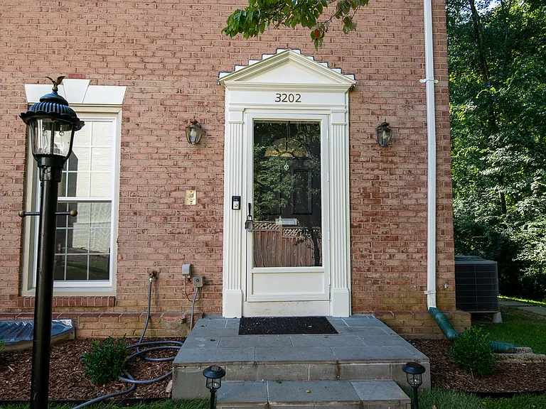 3202 Adams Ct — Photo 40