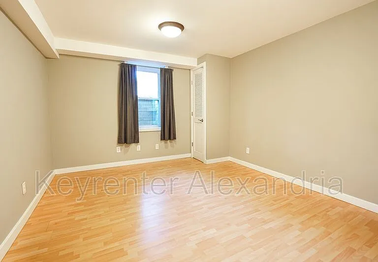 906 Neal Dr — Photo 41