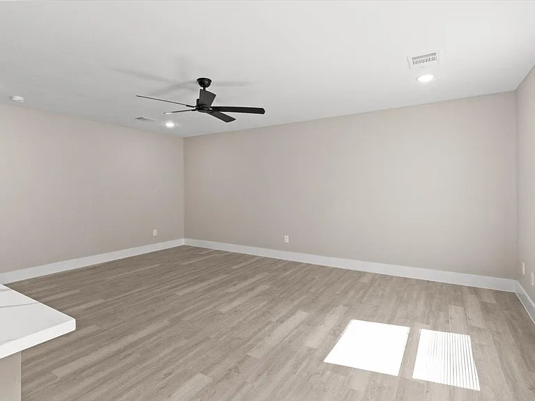 2644 Hutchinson St #2644 — Photo 3