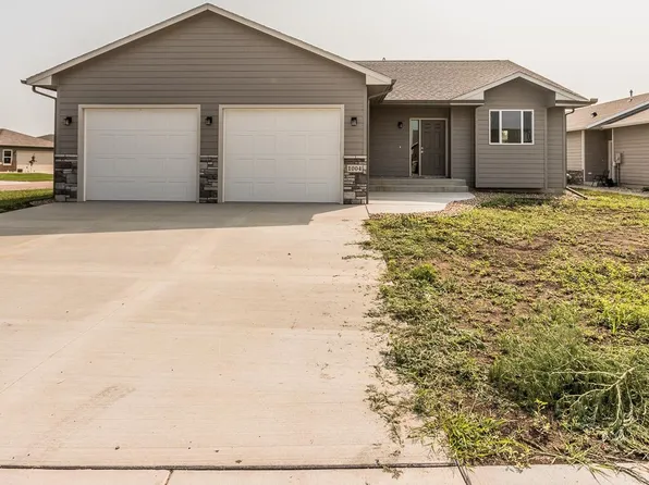 1004 Rosewood Dr, Harrisburg, SD 57032