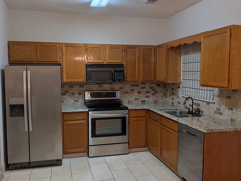 106 Bethany Ln — Photo 9