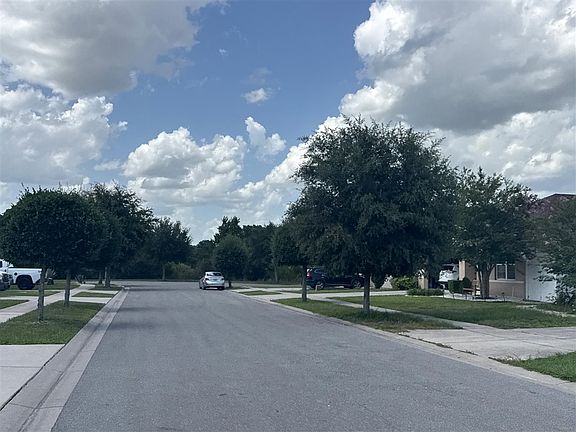 5th image of 147 Tracy Cir