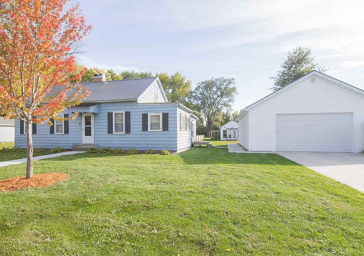 210 B Ave, Kalona, IA 52247 Zillow