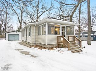 17278 Oak St, Spring Lake, MI 49456