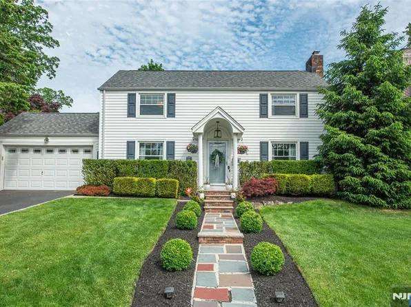 34 Coolidge Ave, West Caldwell, NJ 07006