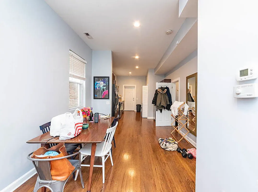 2 bed, 1000 sqft, $2,400 — Photo 2