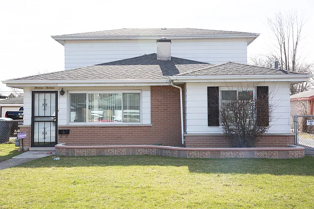 1313 Balmoral Ave photo 1