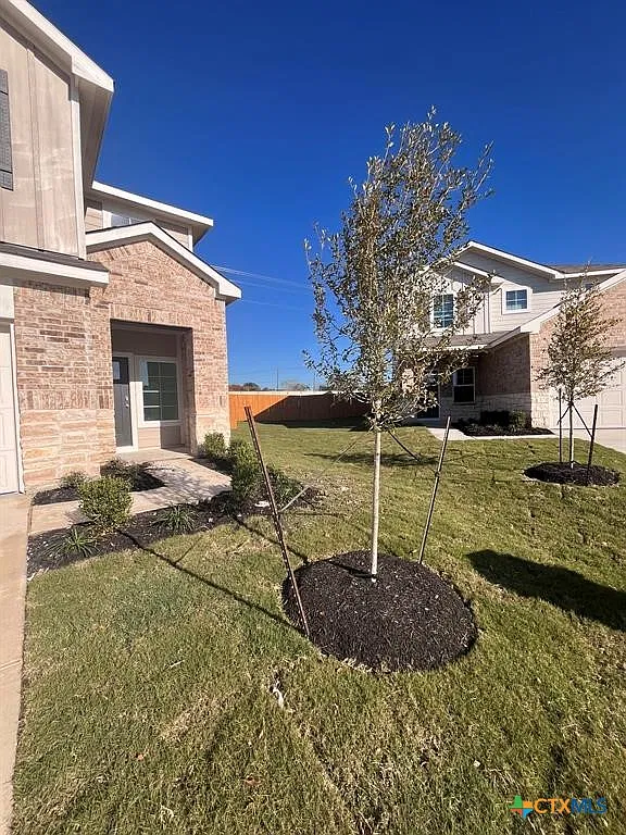 3 bed, 2.5 bath, 1713 sqft, $1,875 — Photo 2
