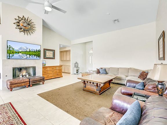 3rd image of 45572 Torrey Pines Ct