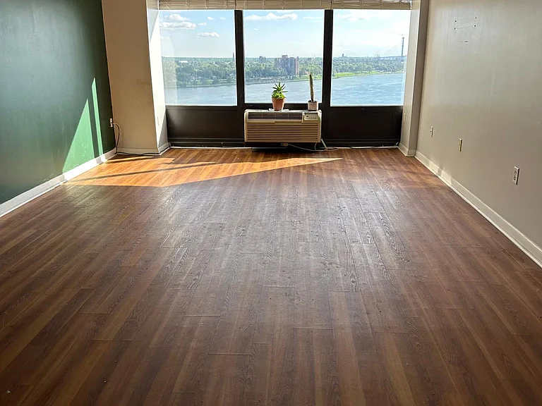 300 Riverfront Dr — Photo 3