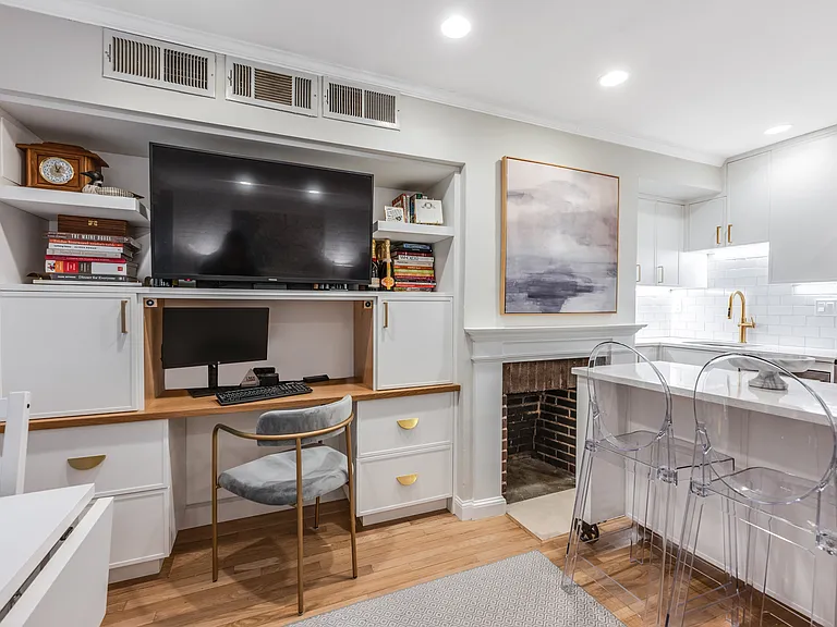 45 1/2 Garden St #45H — Photo 11
