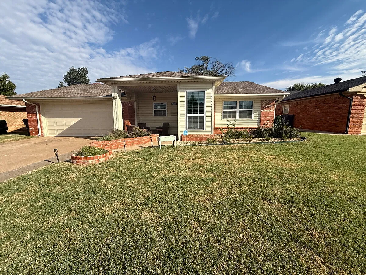 3 bed, 2.0 bath, 1846 sqft, $2,300 — Photo 2