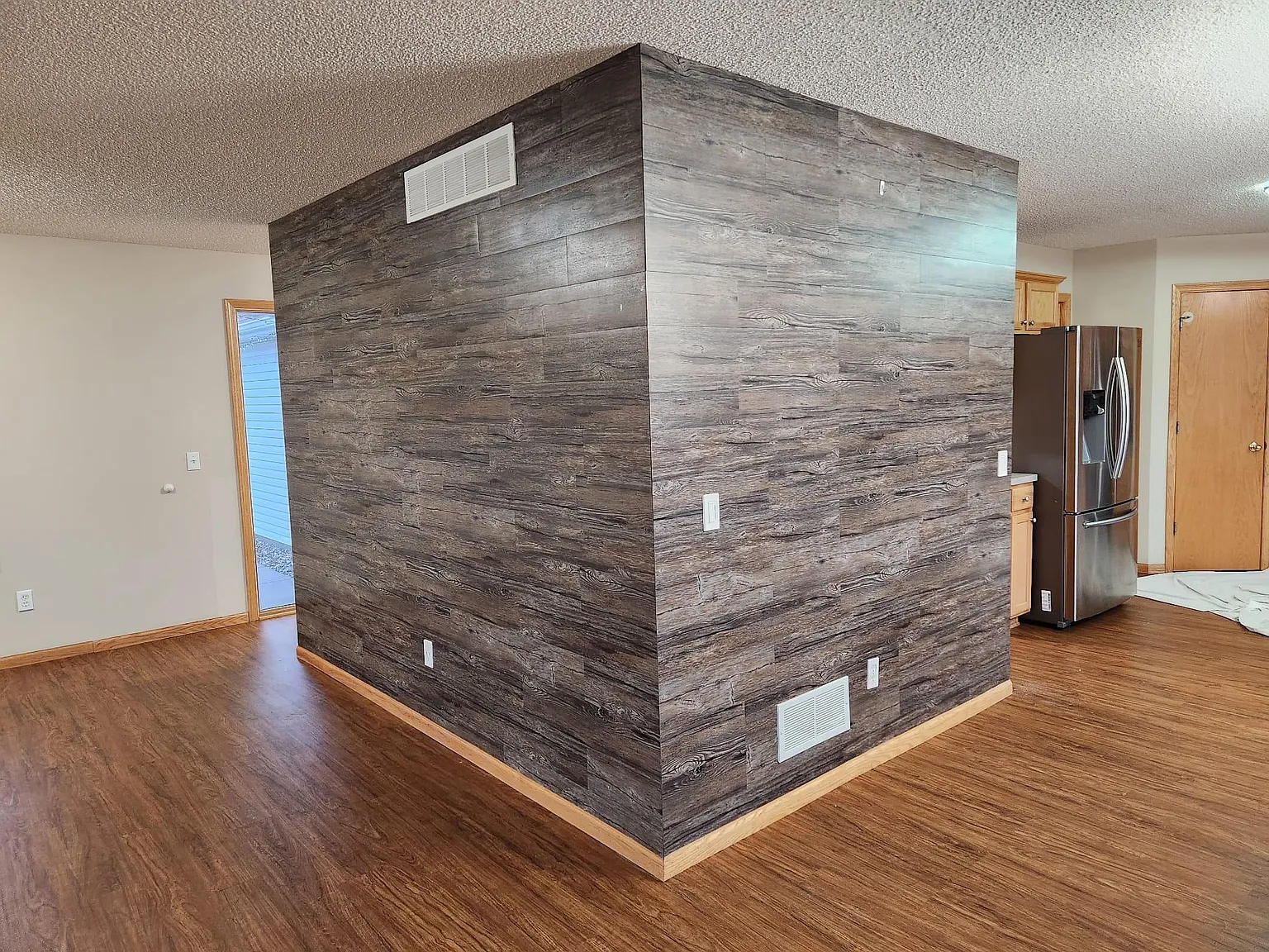 4 bed, 2592 sqft, $3,200 — Photo 3