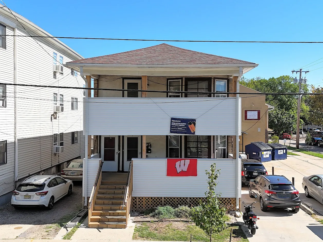 4 bed, 1.0 bath, 1000 sqft, $3,495 — Photo 3