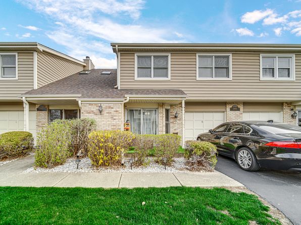 1900 Wisteria Ct APT 5, Naperville, IL 60565